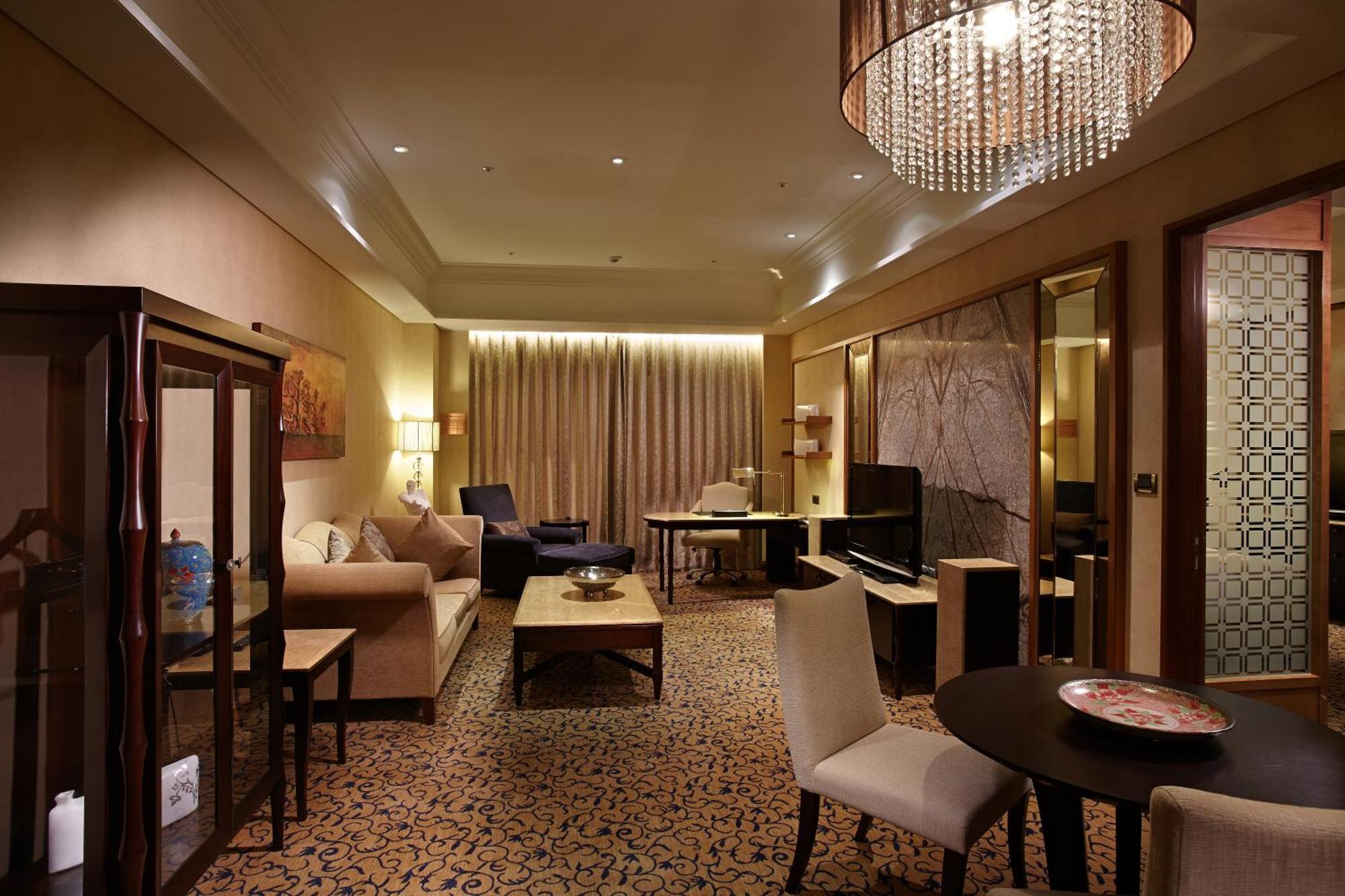 E-Da Royal Hotel Đại Thụ Ngoại thất bức ảnh A suite at the hotel