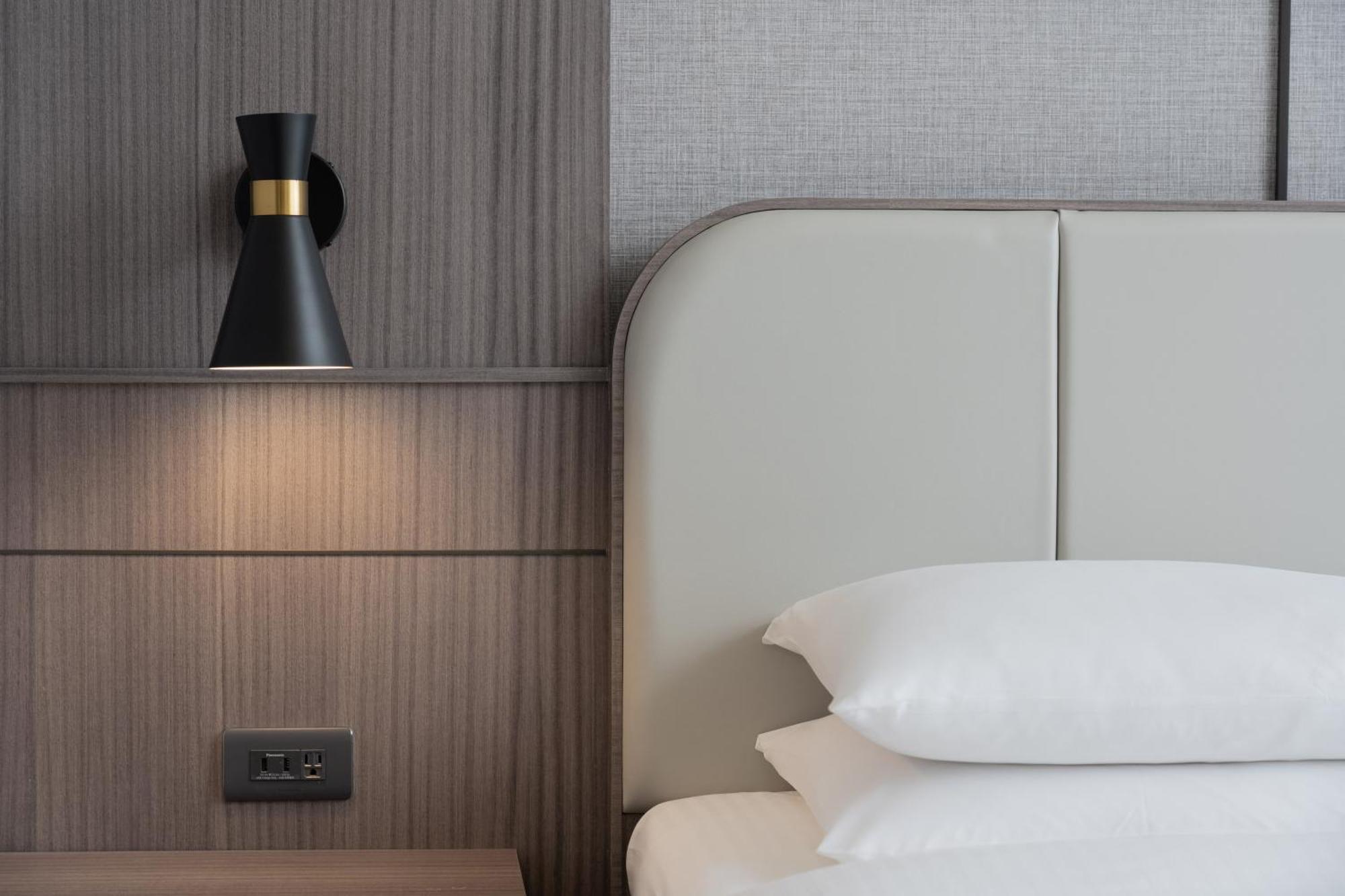 E-Da Royal Hotel Đại Thụ Ngoại thất bức ảnh A wall-mounted light