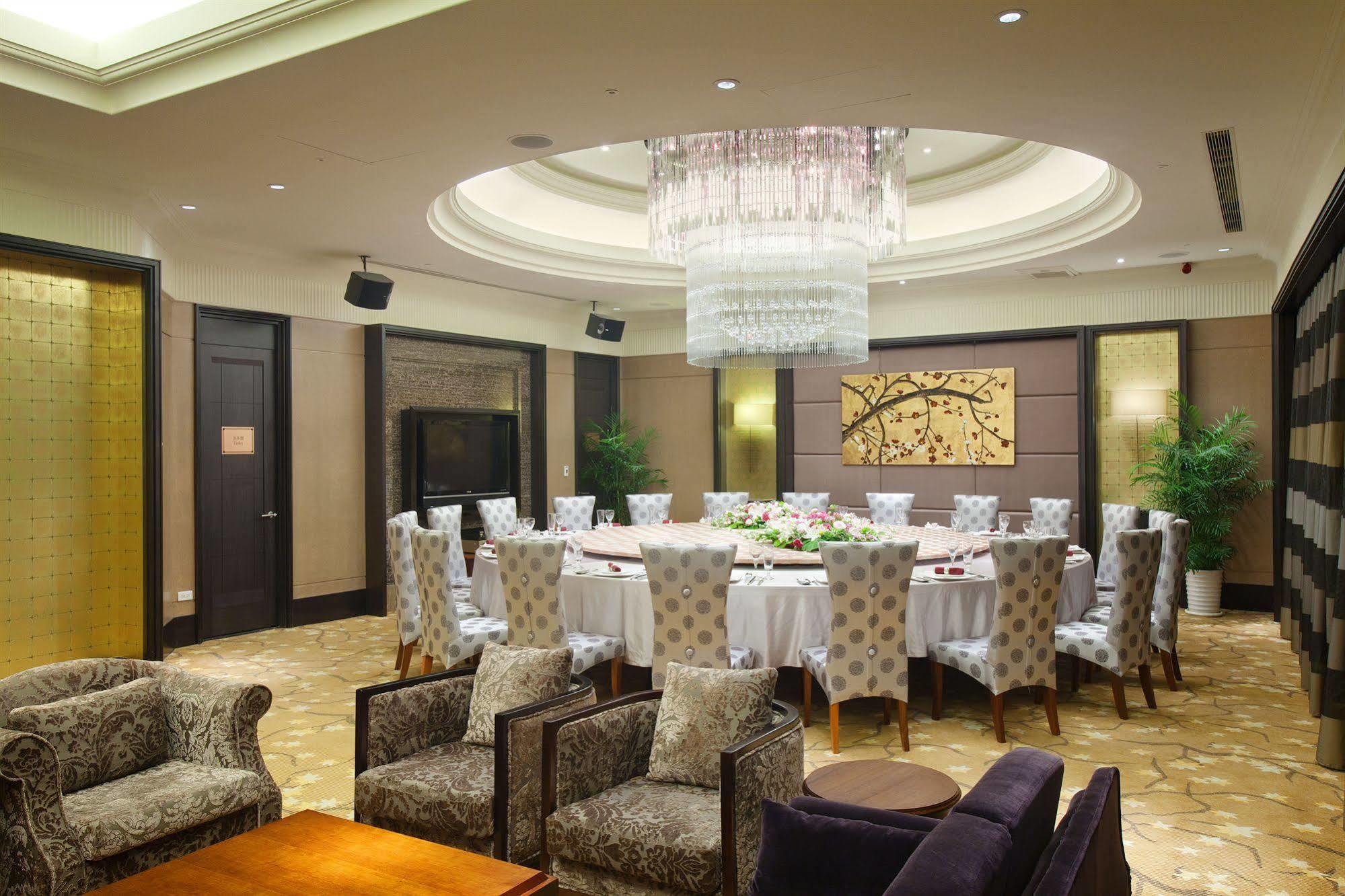 E-Da Royal Hotel Đại Thụ Nhà hàng bức ảnh A private dining room at a restaurant in China