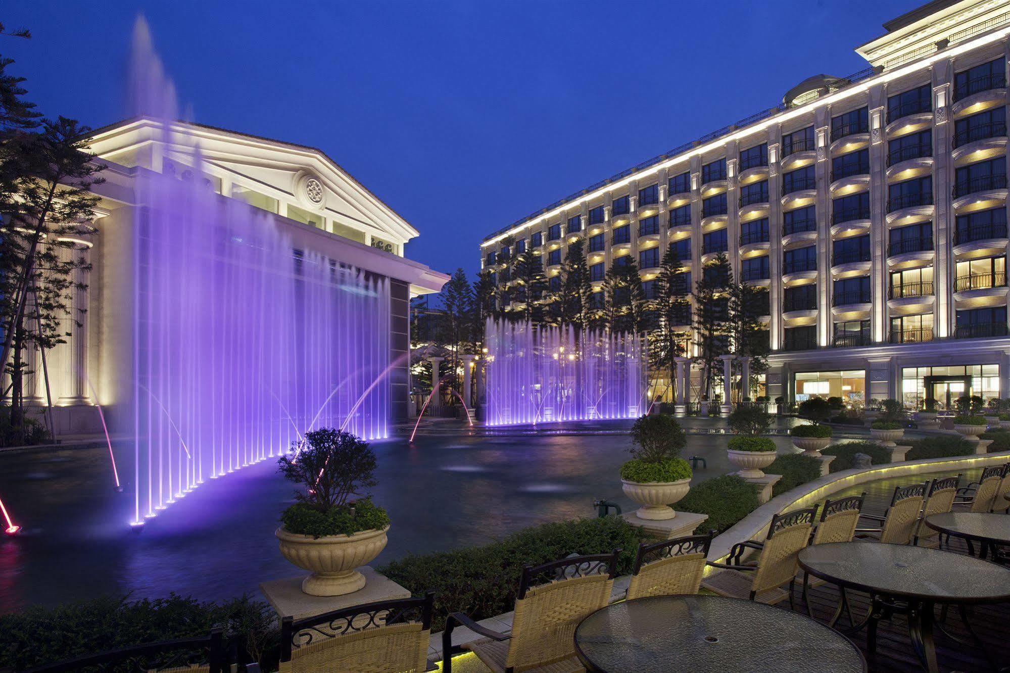 E-Da Royal Hotel Đại Thụ Tiện nghi bức ảnh The hotel's fountain