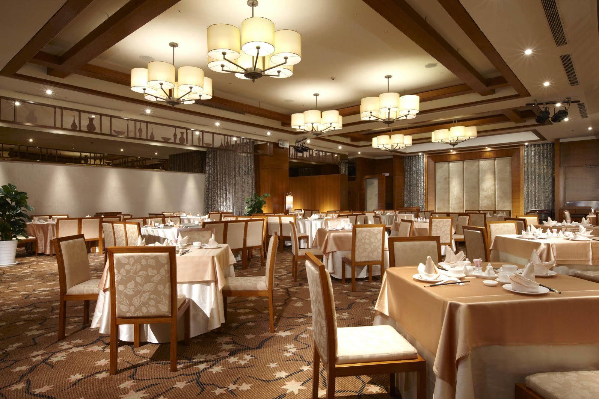 E-Da Royal Hotel Đại Thụ Nhà hàng bức ảnh Interior of the restaurant